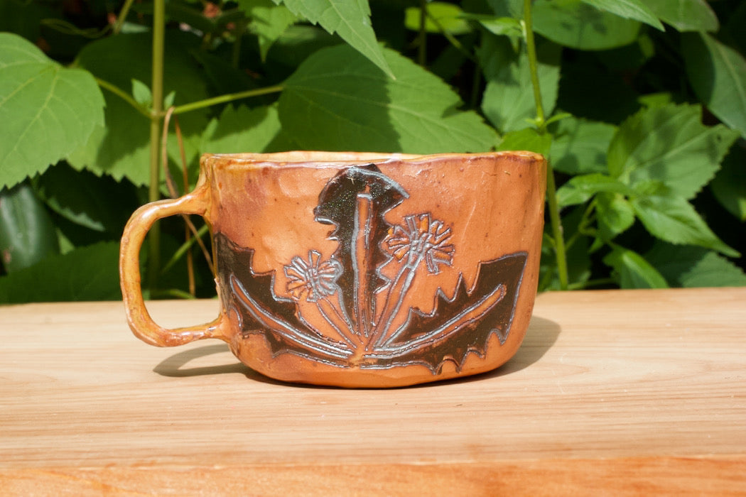 Holzgebrannter Löwenzahnbecher 1