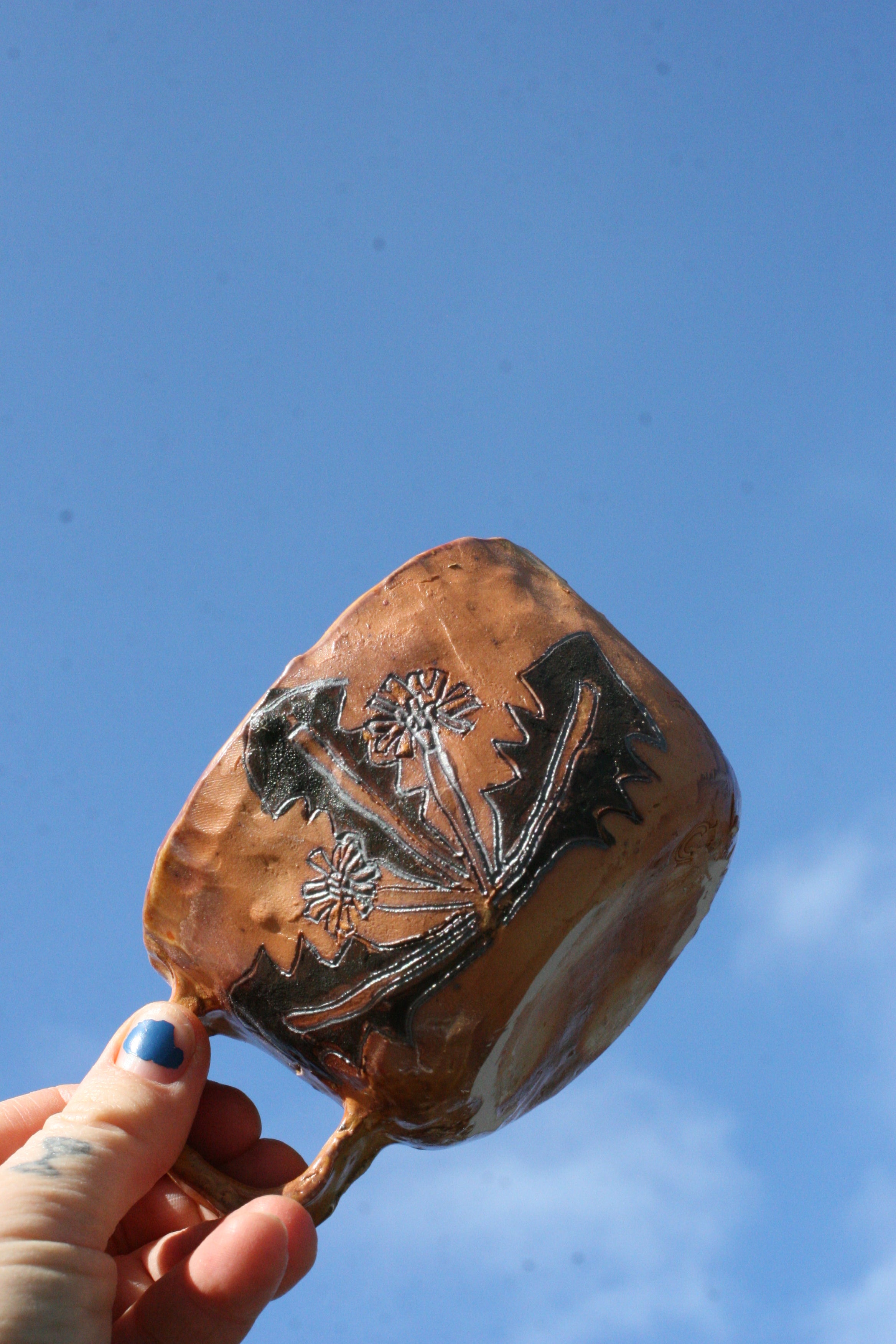 Holzgebrannter Löwenzahnbecher 1